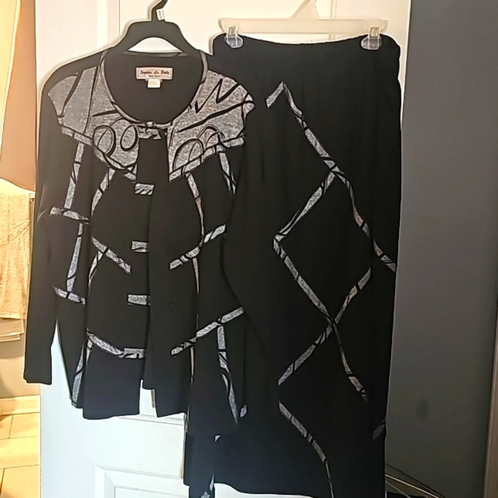 Sophia La Belle New York Designer 2pc  Black Suit, Top & Skirt, Sz 16-18 Large